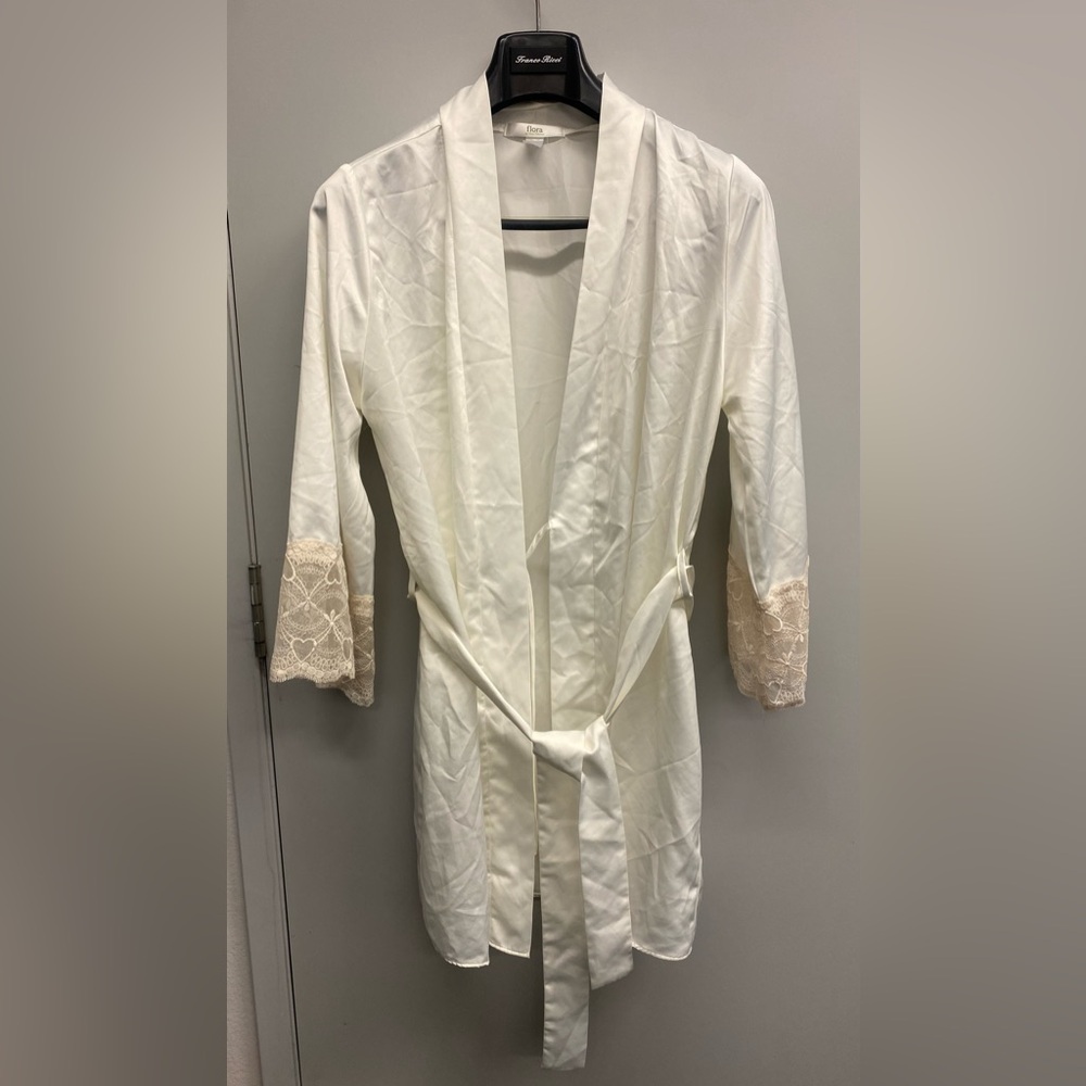 Flora Nikrooz Charmeuse wrap robe heart lace Ivory bridal bride wedding S/M